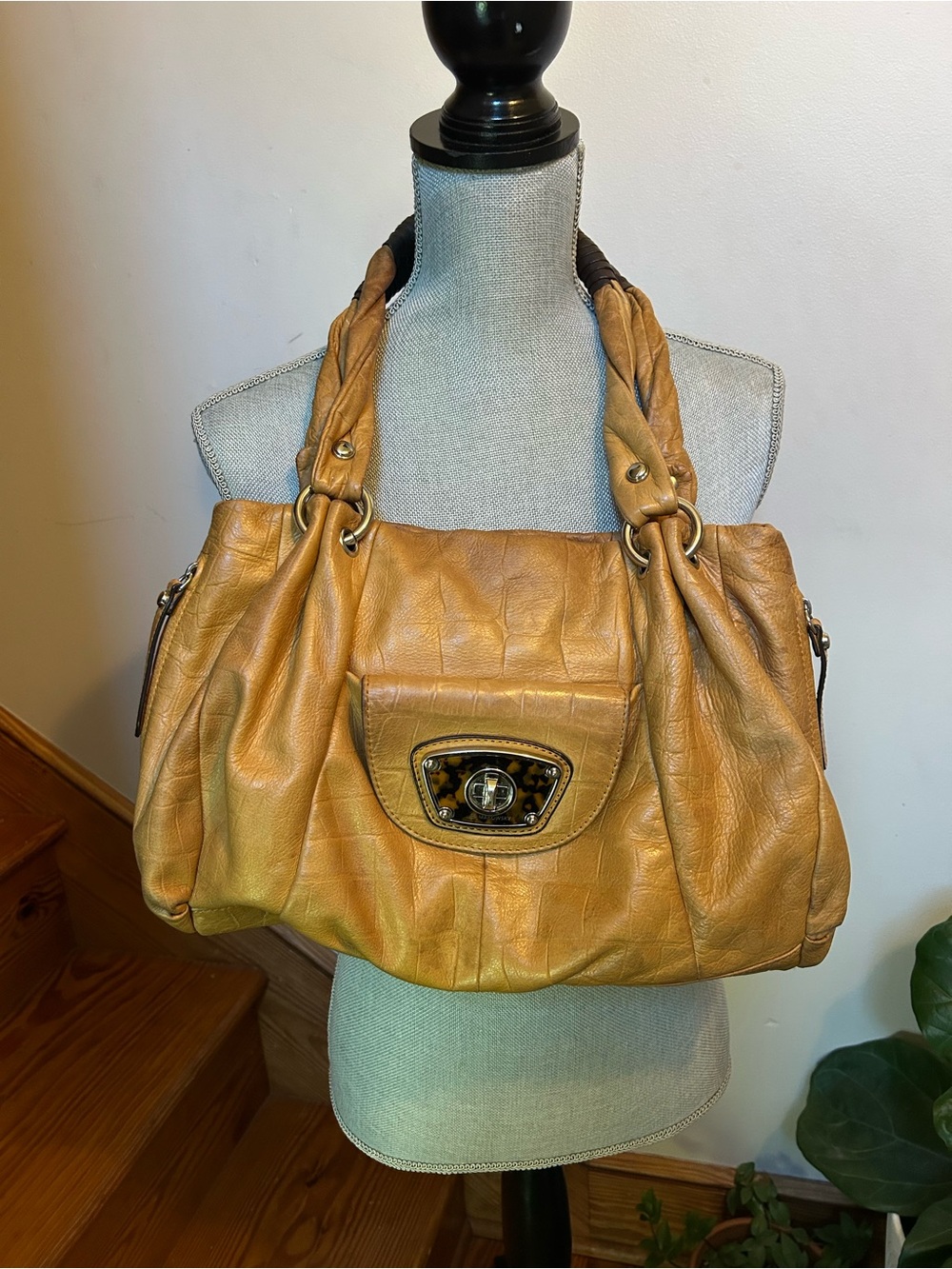B Makowsky genuine leather handbag with leopard interior